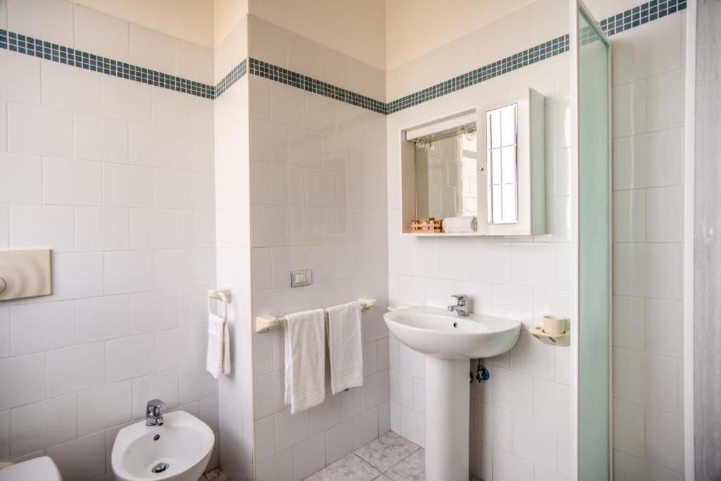 Villa Mg Hotel Santa Marinella Kültér fotó