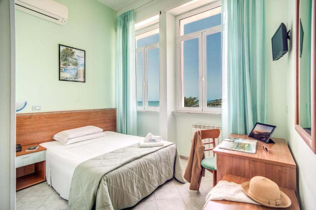 Villa Mg Hotel Santa Marinella Kültér fotó